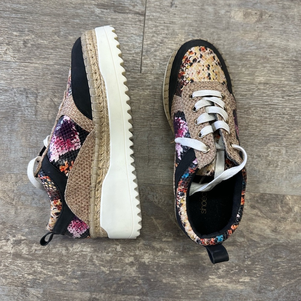 Shoe Dazzle Sneaker